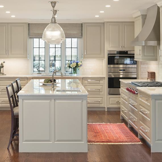 Kitchen Studio: KC - Calm Painted Traditional Kitchen Design